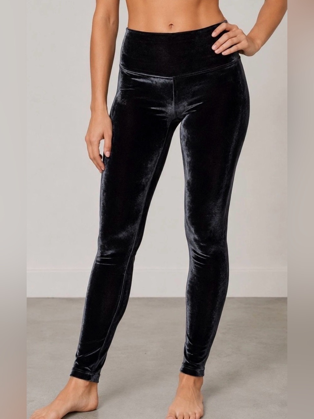 Lululemon Wunder Lounge High Rise 28” Black Velvet Tights Size 8